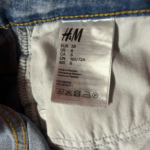 Women’s H&M Acid Denim Wash Short Size 6 - Picture 2 of 3